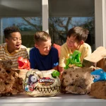 74114_SMASHERS_DINO ISLAND_MINI T-Rex Battle_Lifestyle_01A