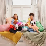 14903_HUG A LUMPS_MEDIUM_S2_LIFESTYLE_ 01 A